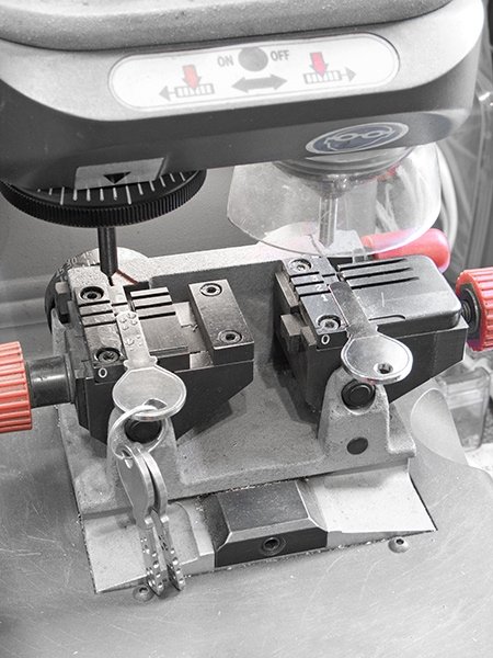 Commercial locksmith