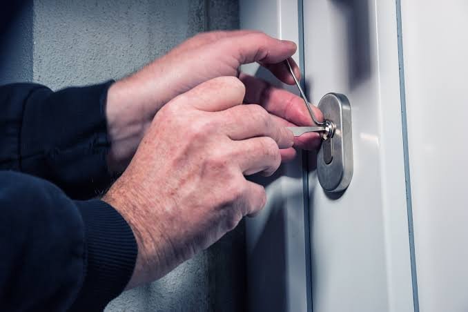 residential locksmith services Winnipeg